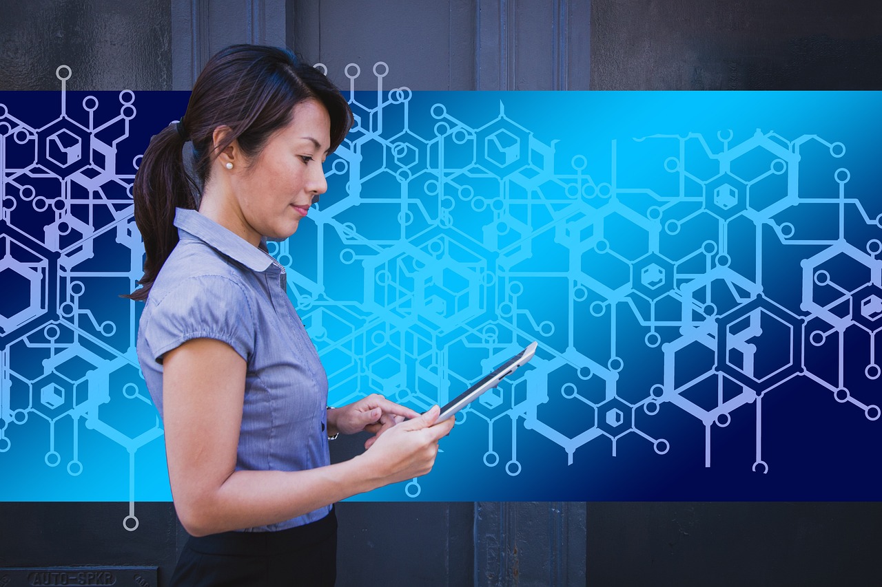 businesswoman-3468308_1280